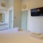 The At Cheltenham Parade 해러게이트