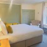 The At Cheltenham Parade 해러게이트