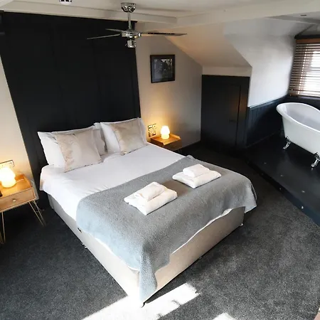 Hotel The At Cheltenham Parade 4*
