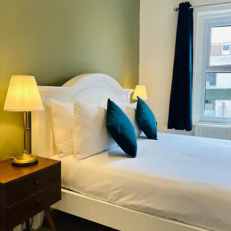 The At Cheltenham Parade Harrogate