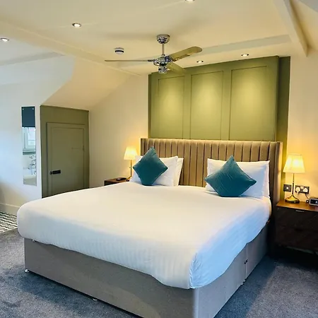 The At Cheltenham Parade 4* Harrogate