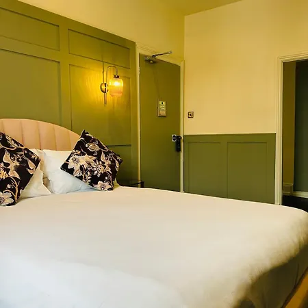 The At Cheltenham Parade