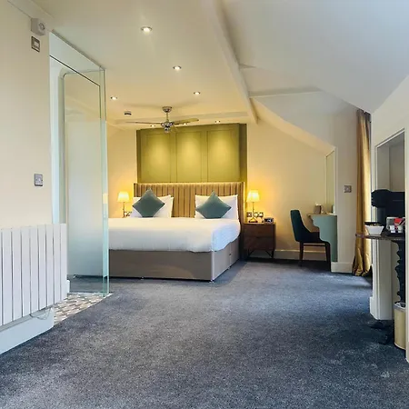 The At Cheltenham Parade Hotel 4*
