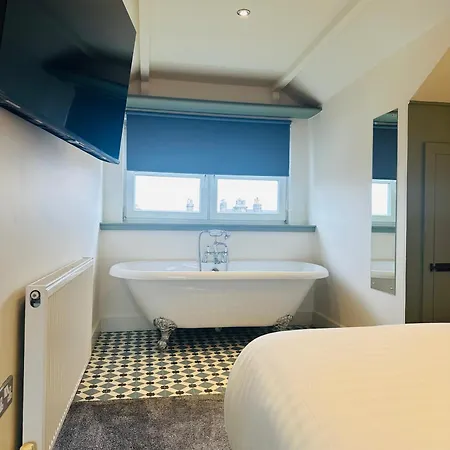 The At Cheltenham Parade Hotel 4*