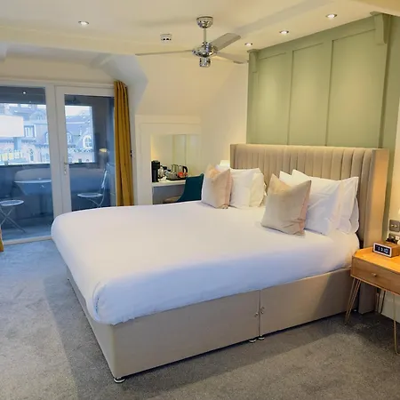 Hotel The At Cheltenham Parade 4*