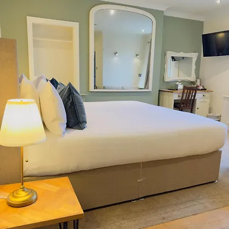 The At Cheltenham Parade