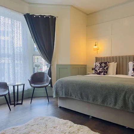 Hotel The At Cheltenham Parade 4*