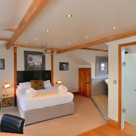 The At Cheltenham Parade 4* Harrogate