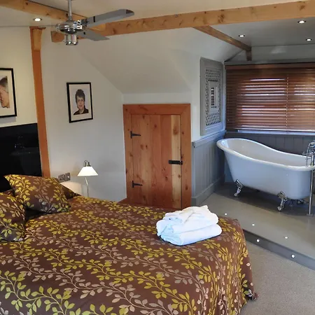 The At Cheltenham Parade Hotel