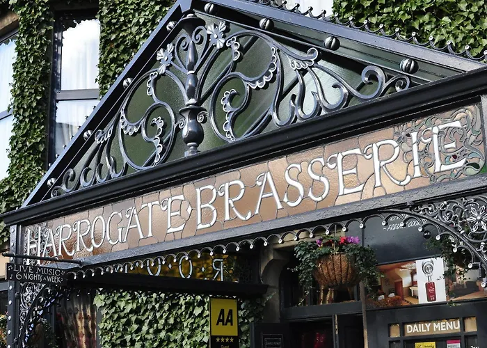 The At Cheltenham Parade 酒店 4*