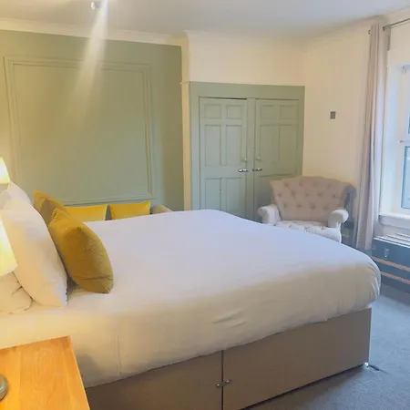 The At Cheltenham Parade Harrogate