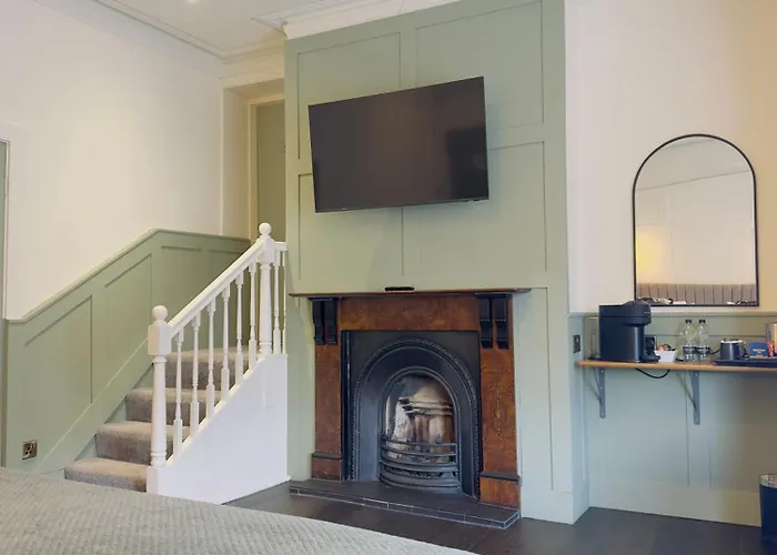 Hotel The At Cheltenham Parade 4*