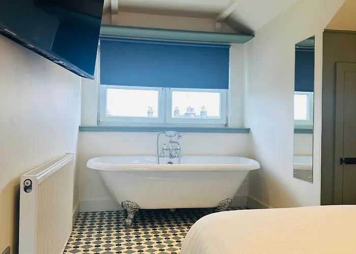 The At Cheltenham Parade Hotel 4*