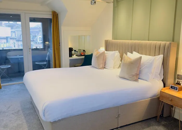 Hotel The At Cheltenham Parade 4*