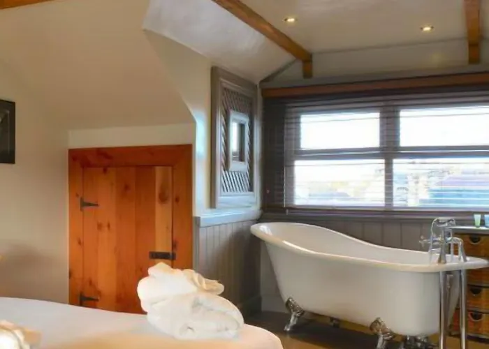 The At Cheltenham Parade Harrogate