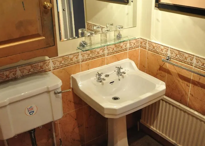 Hotel The At Cheltenham Parade 4*